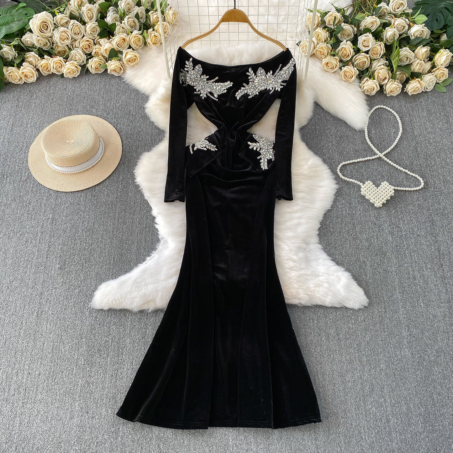 Diamond studded one shoulder velvet slim dress