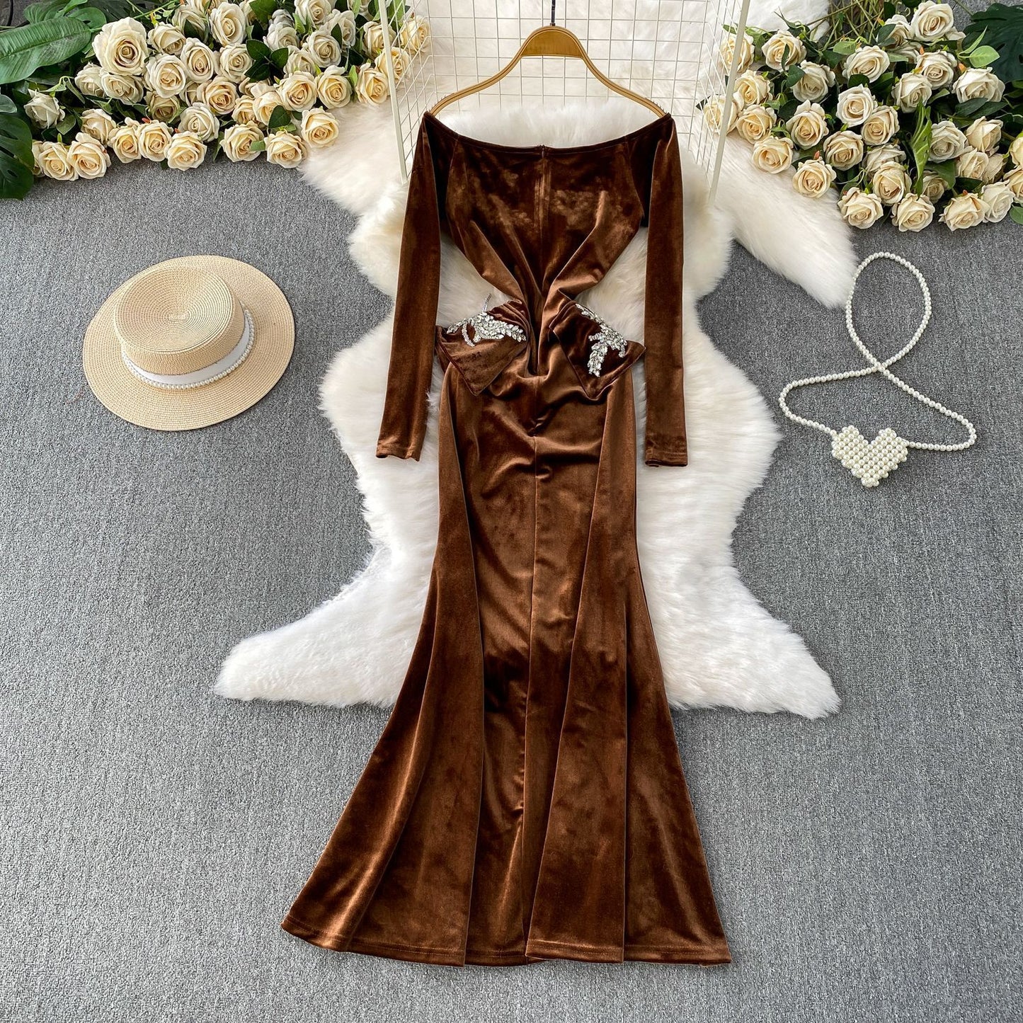 Diamond studded one shoulder velvet slim dress